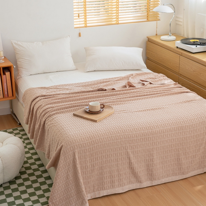 91家纺网 家纺一手货源 找家纺 乐家毛巾被（工厂自产自销） 2024新款简约方块格毛圈 驼色