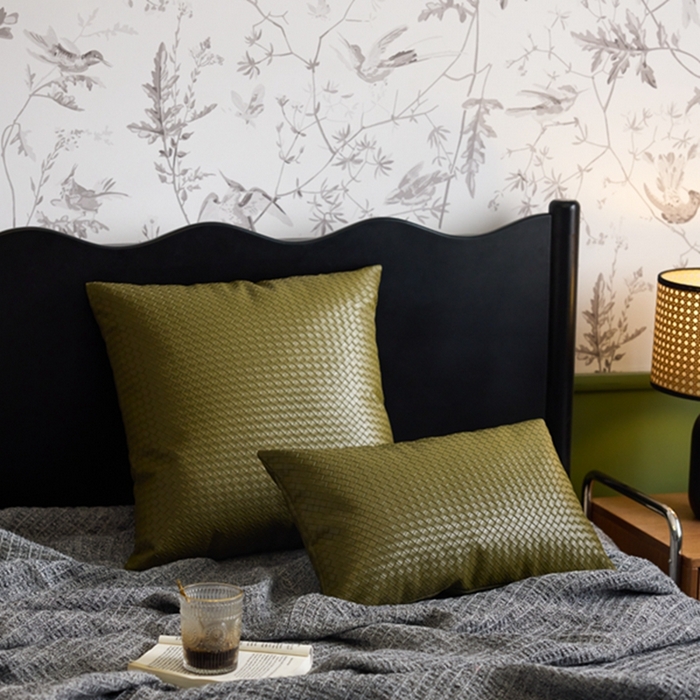 91家纺网 家纺一手货源 找家纺 安莱生活 2024首款编制纹理皮革多功能家用简约创意皮枕 方枕 鼠尾草绿