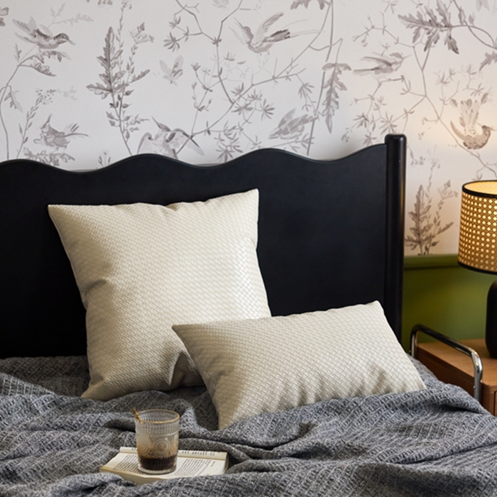 91家纺网 家纺一手货源 找家纺 安莱生活 2024首款编制纹理皮革多功能家用简约创意皮枕 方枕 云白