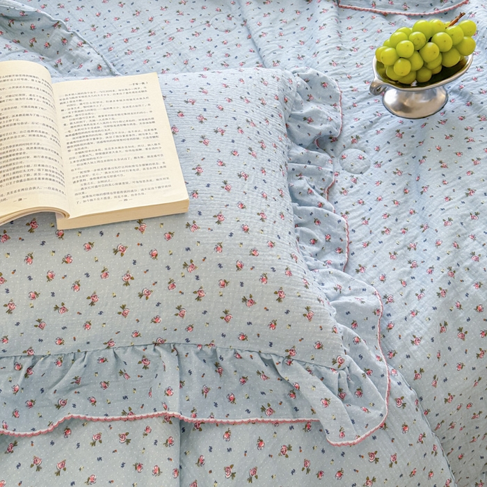 91家纺网 家纺一手货源 找家纺 玛奇朵 2024新款韩式荷叶边全棉双层皱皱纱夏被三件套 蓝栩