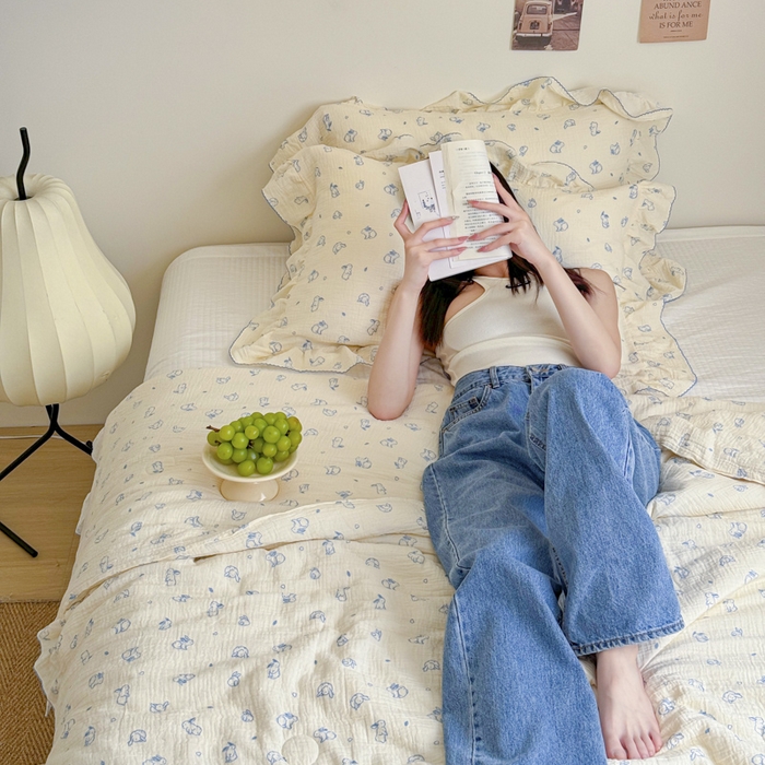 91家纺网 家纺一手货源 找家纺 玛奇朵 2024新款韩式荷叶边全棉双层皱皱纱夏被三件套 小兰兔