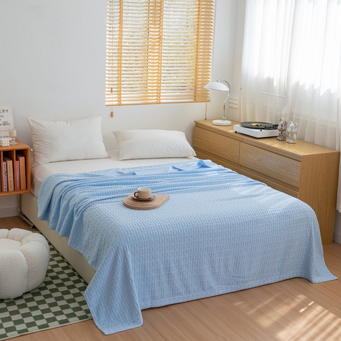 91家纺网 家纺一手货源 找家纺 乐家毛巾被（工厂自产自销） 2024新款简约方块格毛圈 天蓝色