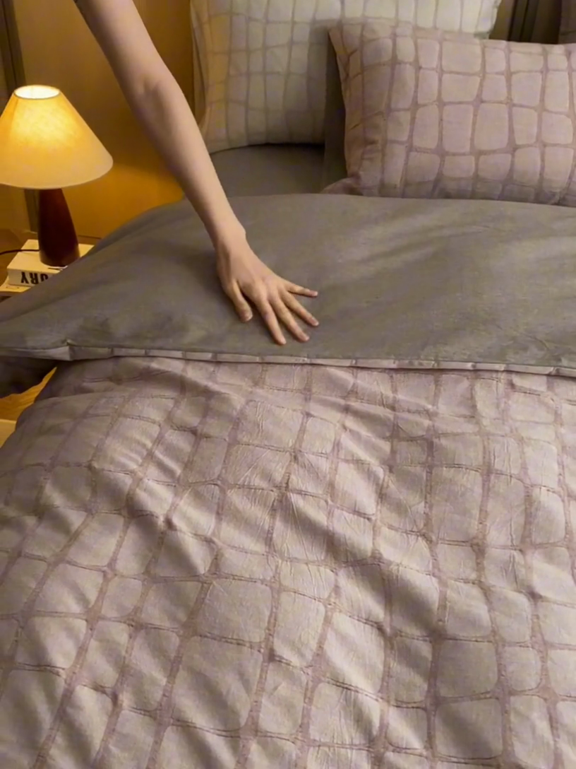 91家纺网 家纺一手货源 找家纺 安莱生活 2025新款色织水洗提花大理石纹四件套 大理石纹-暗红