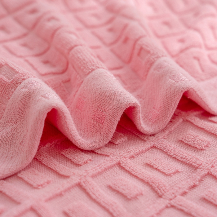 91家纺网 家纺一手货源 找家纺 乐家毛巾被（工厂自产自销） 2024新款简约方块格毛圈 粉色