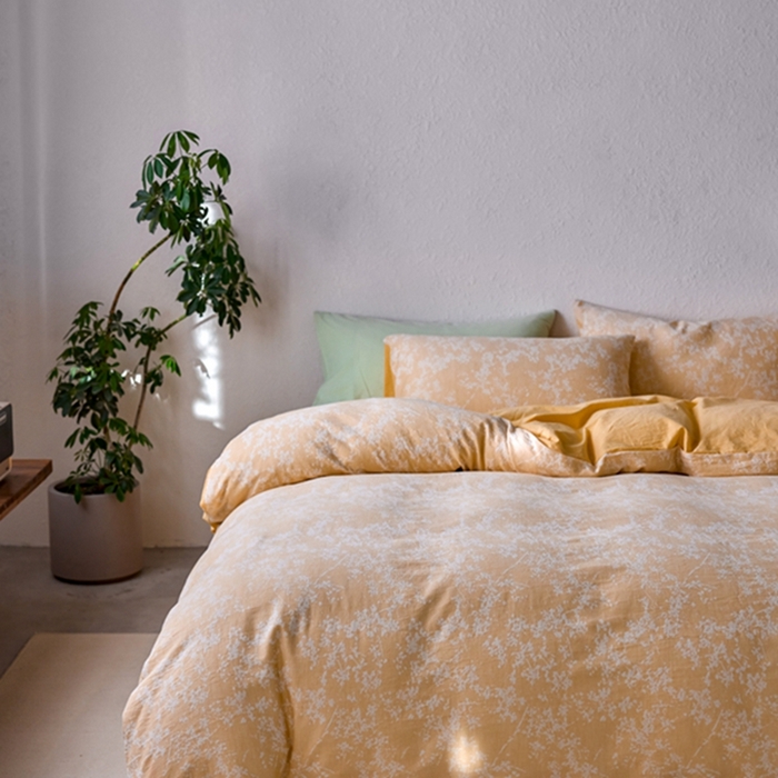 91家纺网 家纺一手货源 找家纺 安莱生活 2025新款三层纱大提花四件套-叶雨朦胧 叶雨朦胧-姜黄