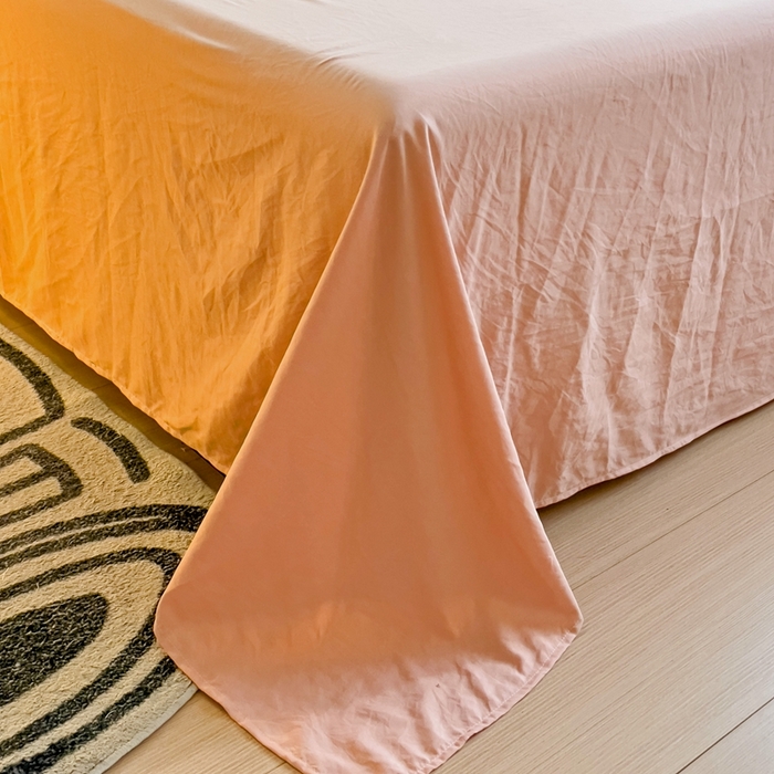 91家纺网 家纺一手货源 找家纺 艾橙家纺 2024新款超柔云朵棉毛巾绣四件套 可爱煤球（粉）