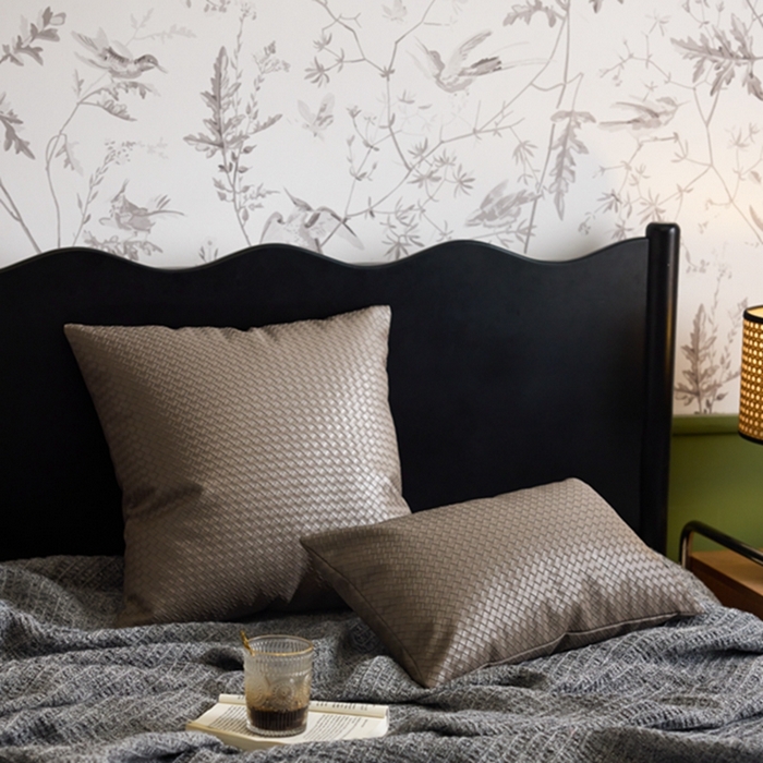 91家纺网 家纺一手货源 找家纺 安莱生活 2024首款编制纹理皮革多功能家用简约创意皮枕 方枕 布朗棕