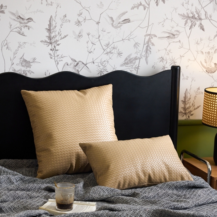 91家纺网 家纺一手货源 找家纺 安莱生活 2024首款编制纹理皮革多功能家用简约创意皮枕 方枕 卡其色