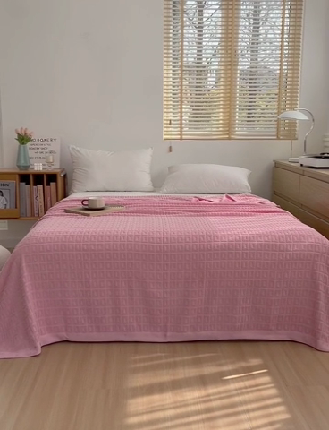 91家纺网 家纺一手货源 找家纺 乐家毛巾被（工厂自产自销） 2024新款简约方块格毛圈 粉色