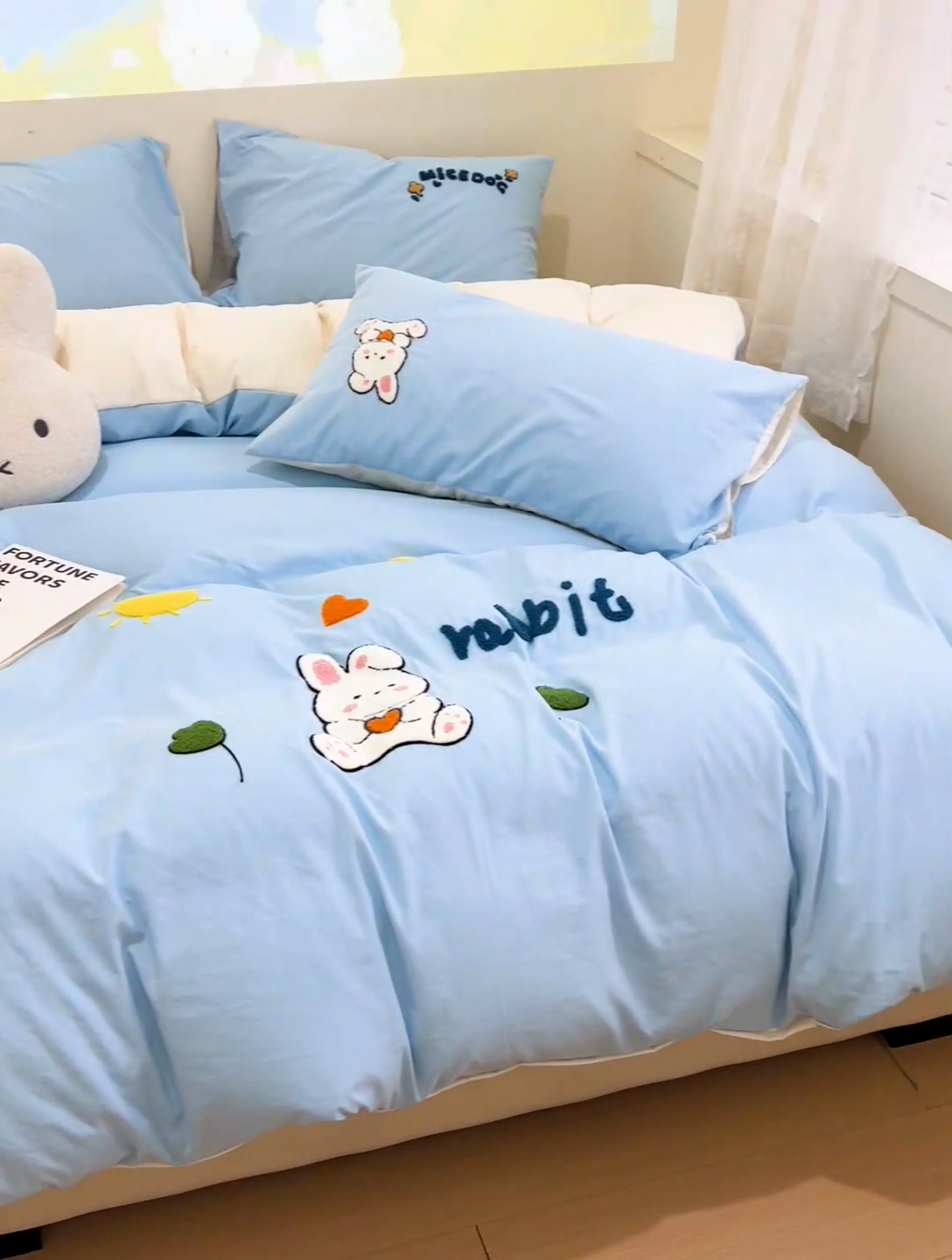 91家纺网 家纺一手货源 找家纺 艾橙家纺 2024新款超柔云朵棉毛巾绣四件套 菲菲兔