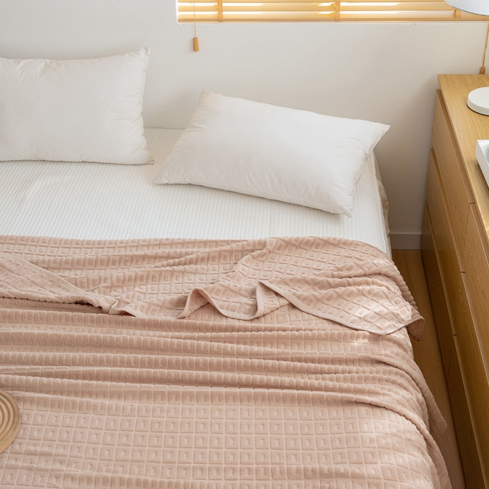 91家纺网 家纺一手货源 找家纺 乐家毛巾被（工厂自产自销） 2024新款简约方块格毛圈 驼色