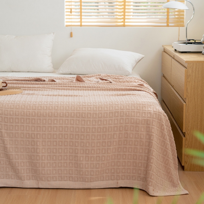 91家纺网 家纺一手货源 找家纺 乐家毛巾被（工厂自产自销） 2024新款简约方块格毛圈 驼色