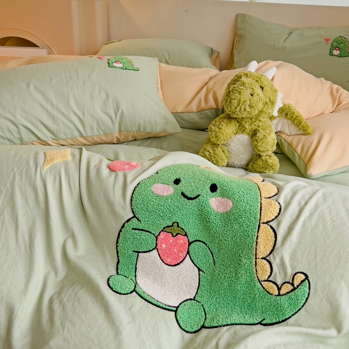 91家纺网 家纺一手货源 找家纺 艾橙家纺 2024新款超柔云朵棉毛巾绣四件套 可爱恐龙