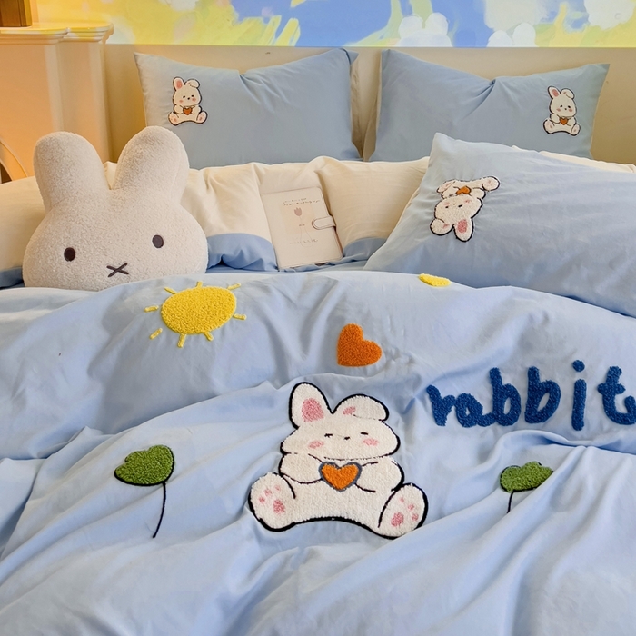 91家纺网 家纺一手货源 找家纺 艾橙家纺 2024新款超柔云朵棉毛巾绣四件套 菲菲兔