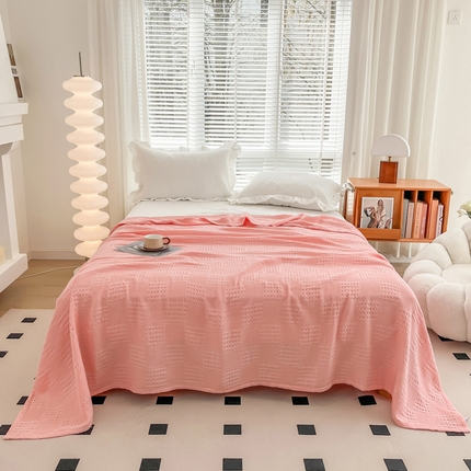 91家纺网 家纺一手货源 找家纺 乐家毛巾被（工厂自产自销） 2024新款全棉镂空毯系列 粉色
