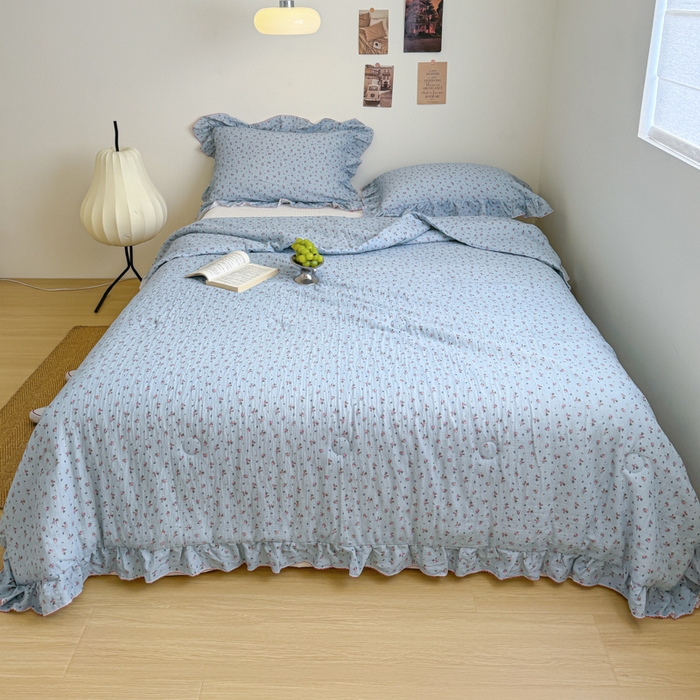 91家纺网 家纺一手货源 找家纺 玛奇朵 2024新款韩式荷叶边全棉双层皱皱纱夏被三件套 蓝栩