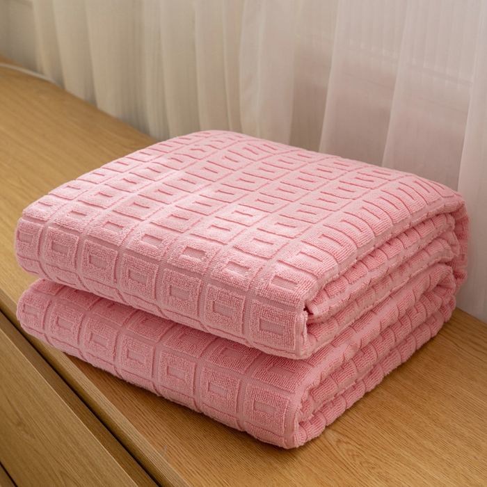 91家纺网 家纺一手货源 找家纺 乐家毛巾被（工厂自产自销） 2024新款简约方块格毛圈 粉色