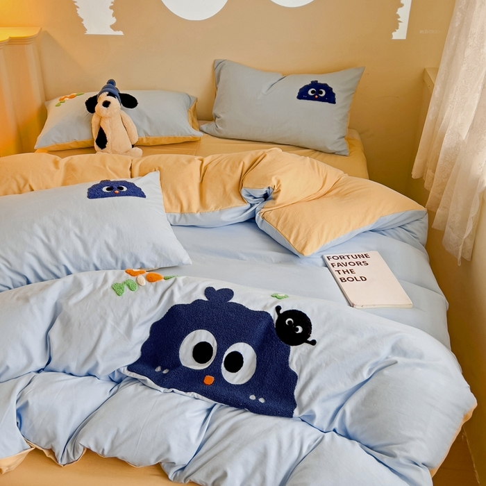 91家纺网 家纺一手货源 找家纺 艾橙家纺 2024新款超柔云朵棉毛巾绣四件套 可爱煤球（蓝）