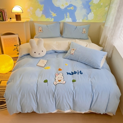艾橙家纺 2024新款超柔云朵棉毛巾绣四件套 菲菲兔