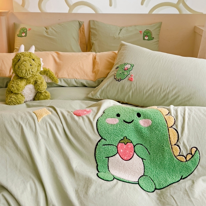 91家纺网 家纺一手货源 找家纺 艾橙家纺 2024新款超柔云朵棉毛巾绣四件套 可爱恐龙