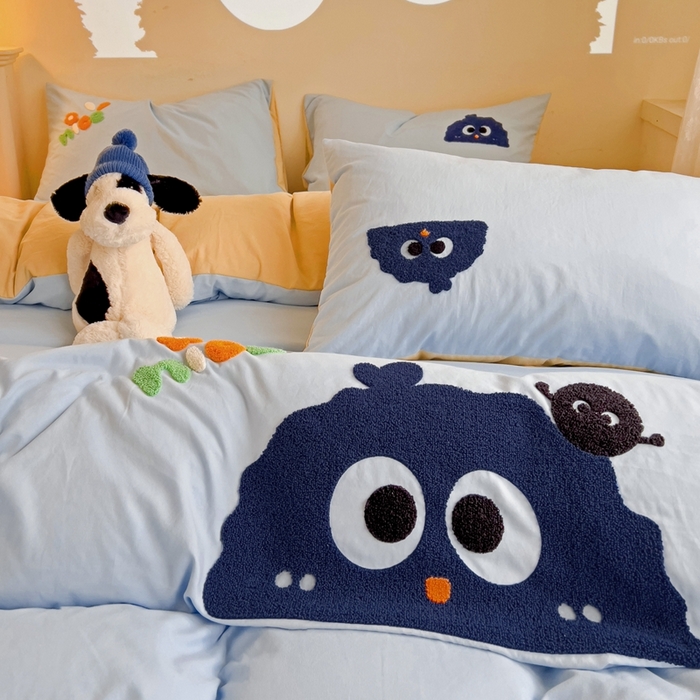 91家纺网 家纺一手货源 找家纺 艾橙家纺 2024新款超柔云朵棉毛巾绣四件套 可爱煤球（蓝）