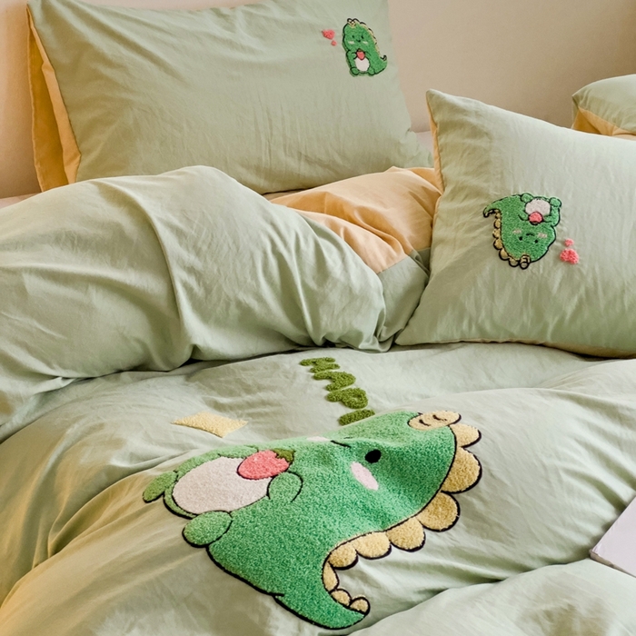 91家纺网 家纺一手货源 找家纺 艾橙家纺 2024新款超柔云朵棉毛巾绣四件套 可爱恐龙