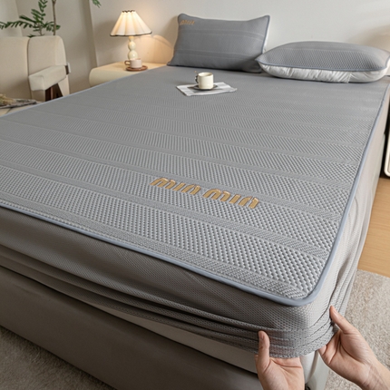 91家纺网 家纺一手货源 找家纺 莱登卡奴 24新款A类抗菌刺绣款冰豆豆凉席床笠款 豆豆床笠-奶白