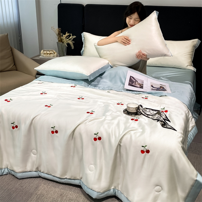 91家纺网 家纺一手货源 找家纺 利欧 2025新款刺绣水洗真丝夏被四件套 樱桃-奶白蓝