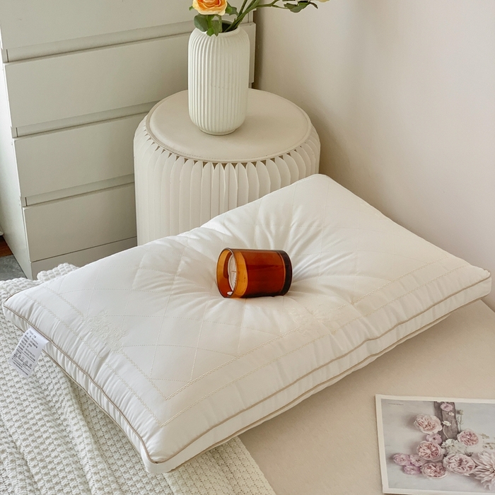 91家纺网 家纺一手货源 找家纺 （总）唯爱品 2026新款60s贡缎蚕丝绣花枕头枕芯 记忆枕源头工厂