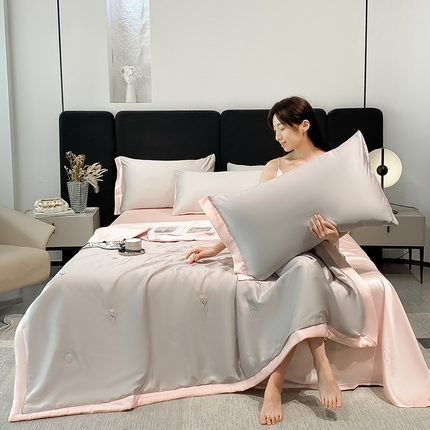 91家纺网 家纺一手货源 找家纺 利欧 2025新款刺绣水洗真丝夏被四件套 花朵-奶灰粉