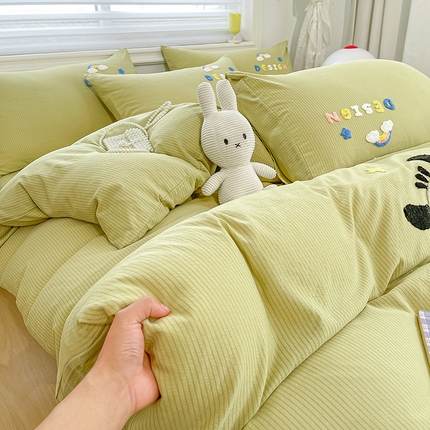 91家纺网 家纺一手货源 找家纺 韩秀家纺 2024新款刺绣款有氧提花小竺棉双层纱超柔加厚毛巾绣四件套 帕恰狗-帕恰狗-青绿色