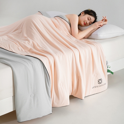 91家纺网 家纺一手货源 找家纺 若未家居 2025新款锦氨天丝冰肌被（填充物为20%莱赛尔纤维+80%超细纤维） 蜜瓜粉