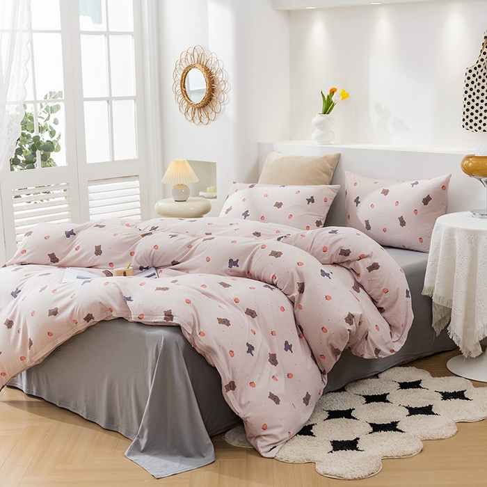 91家纺网 家纺一手货源 找家纺 优姿家纺2024新款A类全棉针织棉系列四件套 草莓熊-粉