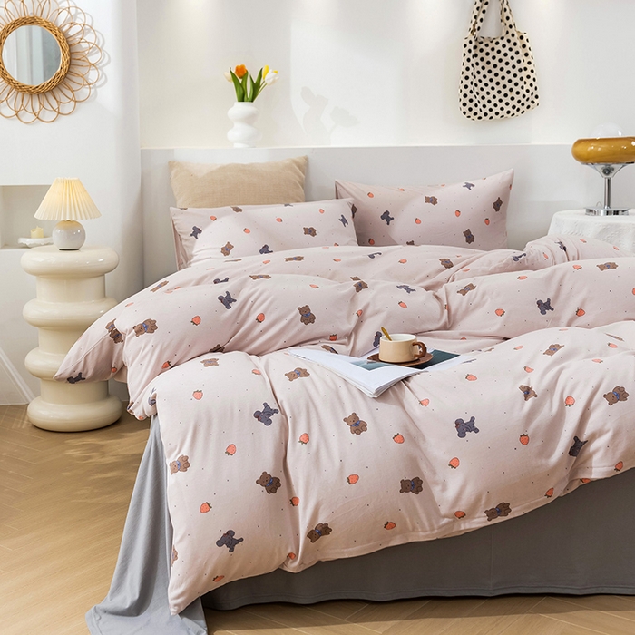 91家纺网 家纺一手货源 找家纺 优姿家纺2024新款A类全棉针织棉系列四件套 草莓熊-粉