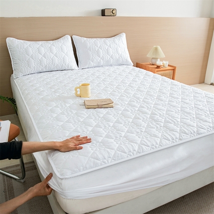 恒尚居 2024爆款四叶草绗缝夹棉防水床笠-四季款 四叶草-牛奶白