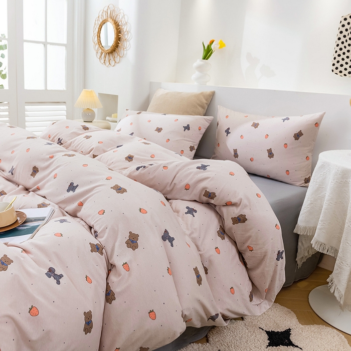 91家纺网 家纺一手货源 找家纺 优姿家纺2024新款A类全棉针织棉系列四件套 草莓熊-粉