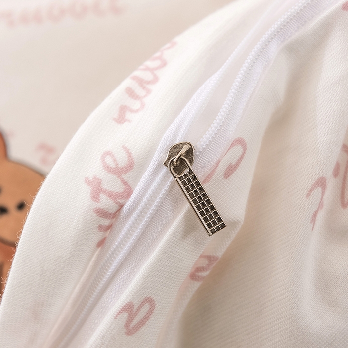 91家纺网 家纺一手货源 找家纺 优姿家纺2024新款A类全棉针织棉系列四件套 菲尔熊-粉