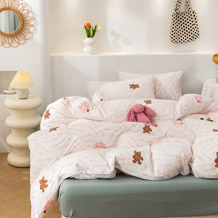 91家纺网 家纺一手货源 找家纺 优姿家纺2024新款A类全棉针织棉系列四件套 菲尔熊-粉