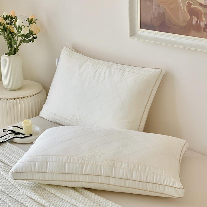 91家纺网 家纺一手货源 找家纺 （总）唯爱品 2026新款60s贡缎蚕丝绣花枕头枕芯 记忆枕源头工厂