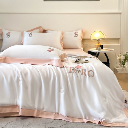 91家纺网 家纺一手货源 找家纺 绘萱2025爆款绣花水洗天丝夏被四件套水洗真丝夏被冰丝夏凉被空调被-迪梦