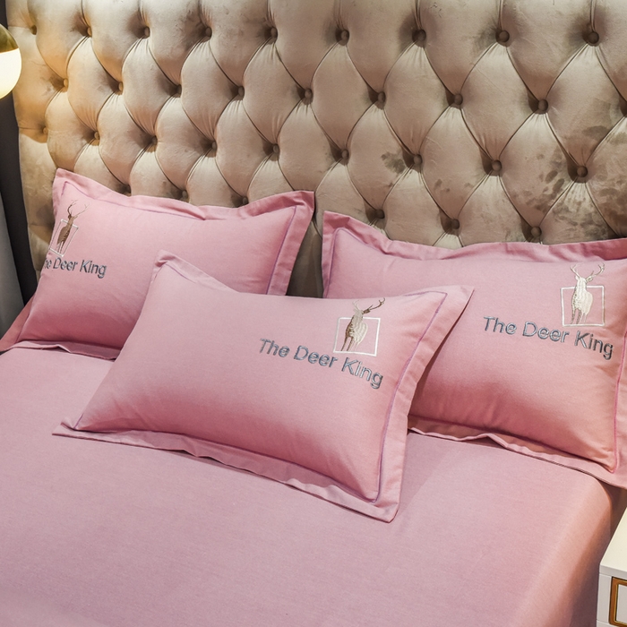 91家纺网 家纺一手货源 找家纺 艾迪尚家纺 2025新款纯色生态磨毛绣花单枕套 麋鹿-豆沙