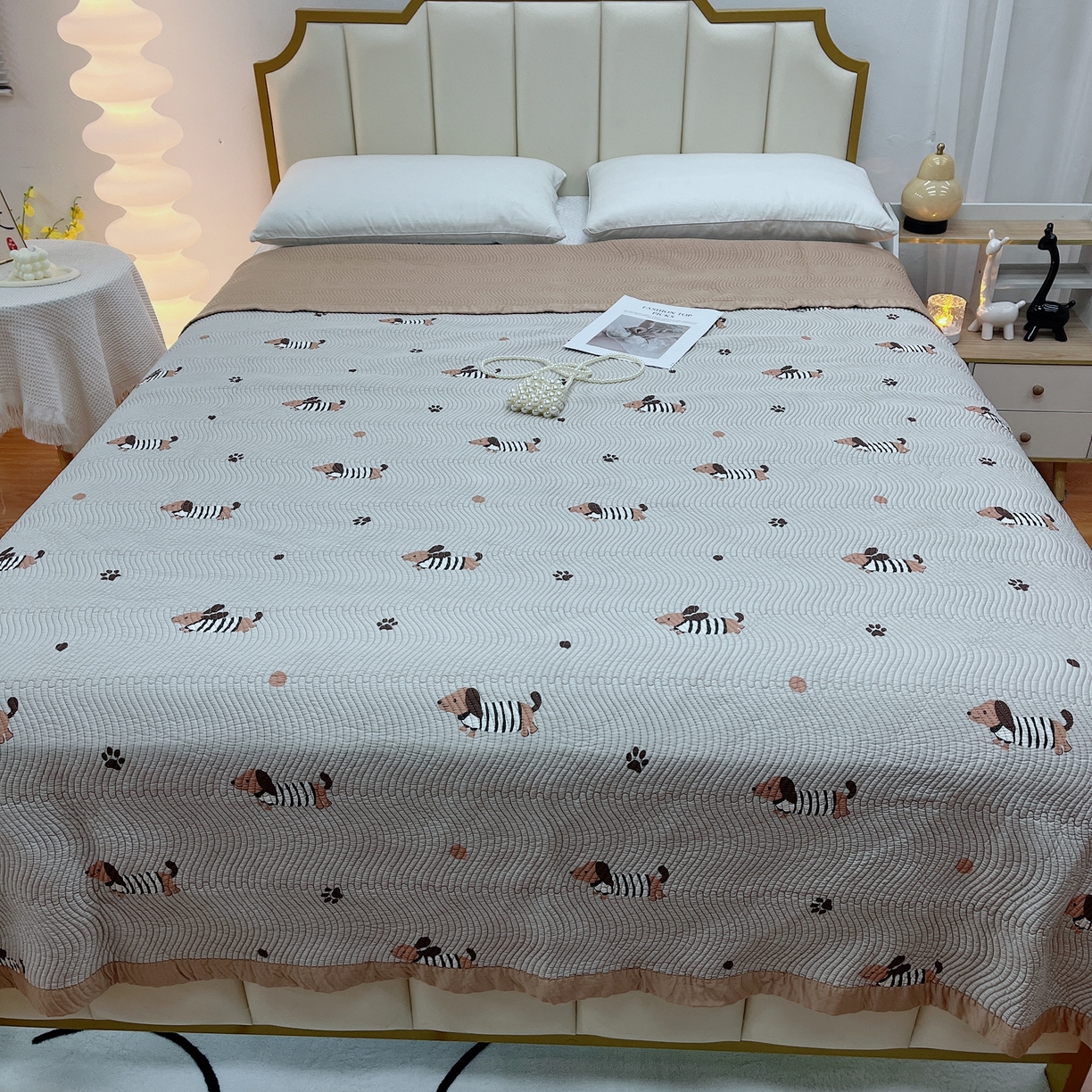 91家纺网 家纺一手货源 找家纺 暖居 2024新款莫代尔砂洗凉感双面天丝单件床盖可铺可盖骨头狗