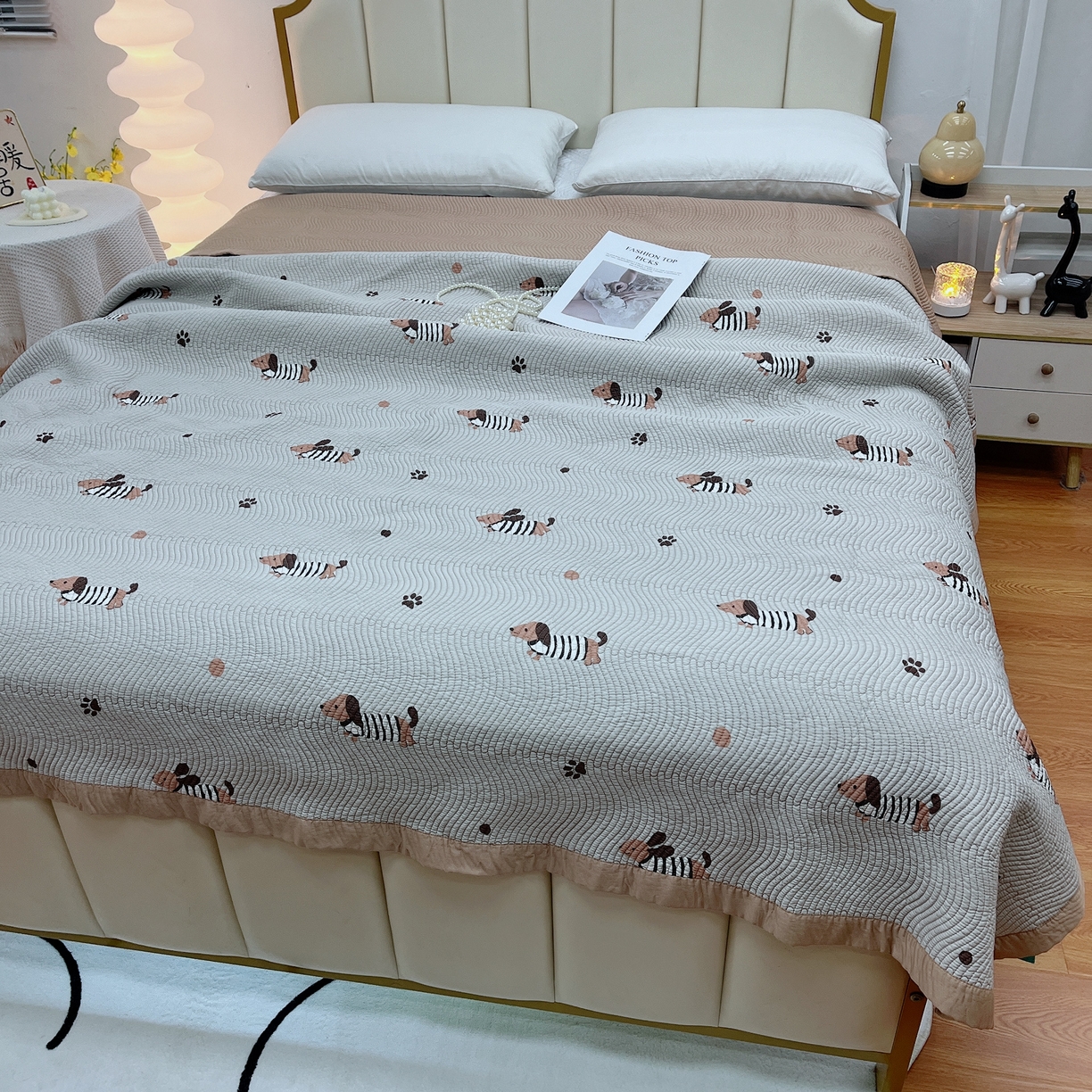 91家纺网 家纺一手货源 找家纺 暖居 2024新款莫代尔砂洗凉感双面天丝单件床盖可铺可盖骨头狗