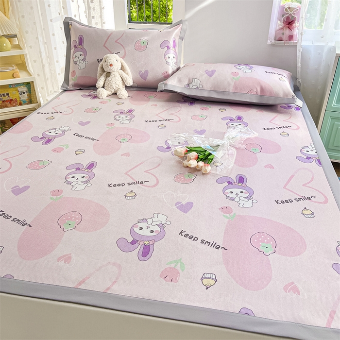 91家纺网 家纺一手货源 找家纺 欧邦 新款数码印花A类冰藤席三件套 凉席款-草莓兔