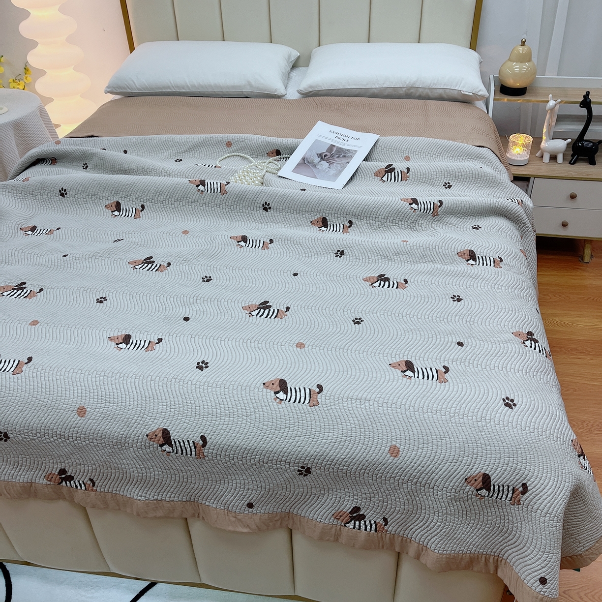 91家纺网 家纺一手货源 找家纺 暖居 2024新款莫代尔砂洗凉感双面天丝单件床盖可铺可盖骨头狗