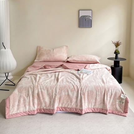 91家纺网 家纺一手货源 找家纺 一加一 2025新款全棉三层纱提花大豆夏被 清雅-粉