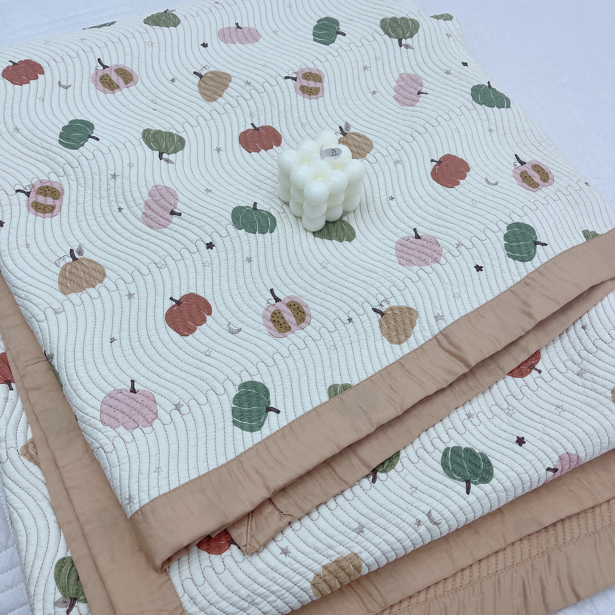 91家纺网 家纺一手货源 找家纺 暖居 2024新款莫代尔砂洗凉感双面天丝单件床盖可铺可盖南瓜黄