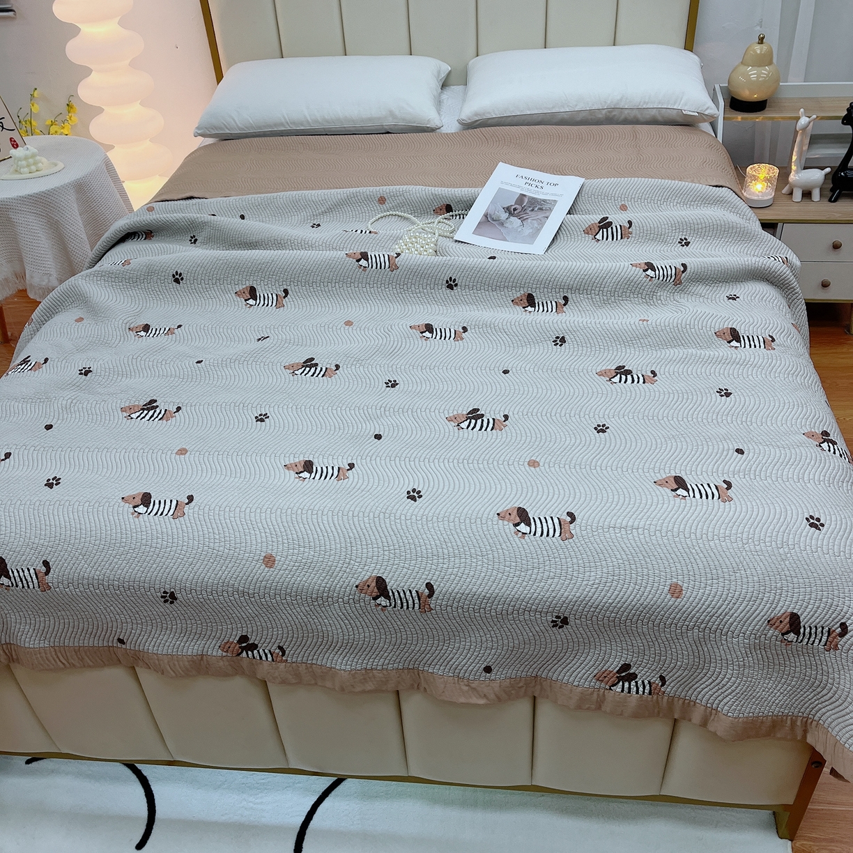 91家纺网 家纺一手货源 找家纺 暖居 2024新款莫代尔砂洗凉感双面天丝单件床盖可铺可盖骨头狗