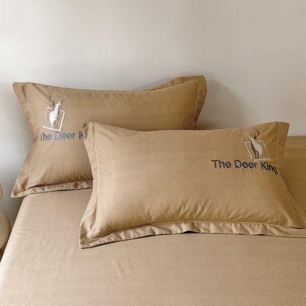 艾迪尚家纺 2025新款纯色生态磨毛绣花单枕套 麋鹿-驼色