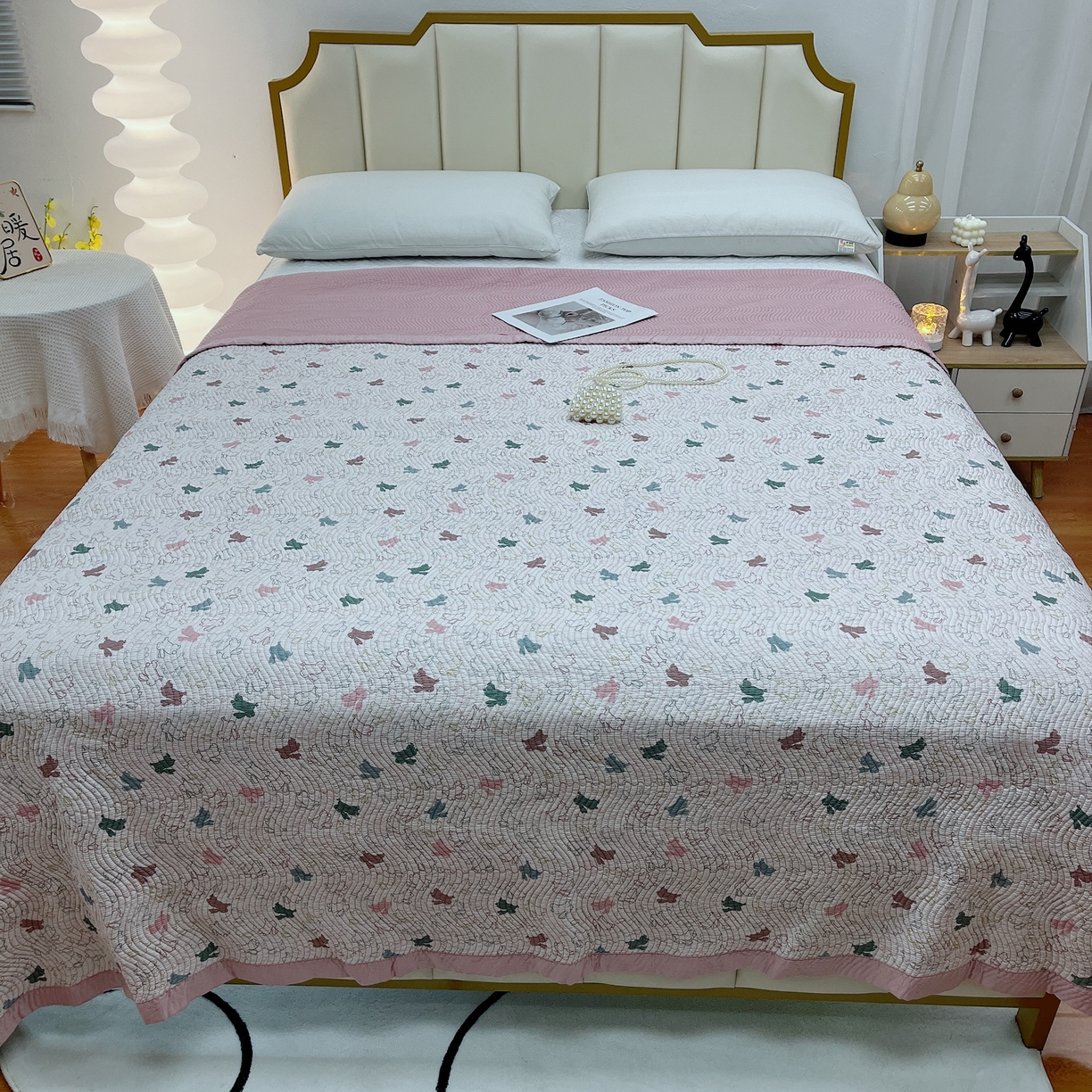 91家纺网 家纺一手货源 找家纺 暖居 2024新款莫代尔砂洗凉感双面天丝单件床盖可铺可盖兔兔赛跑